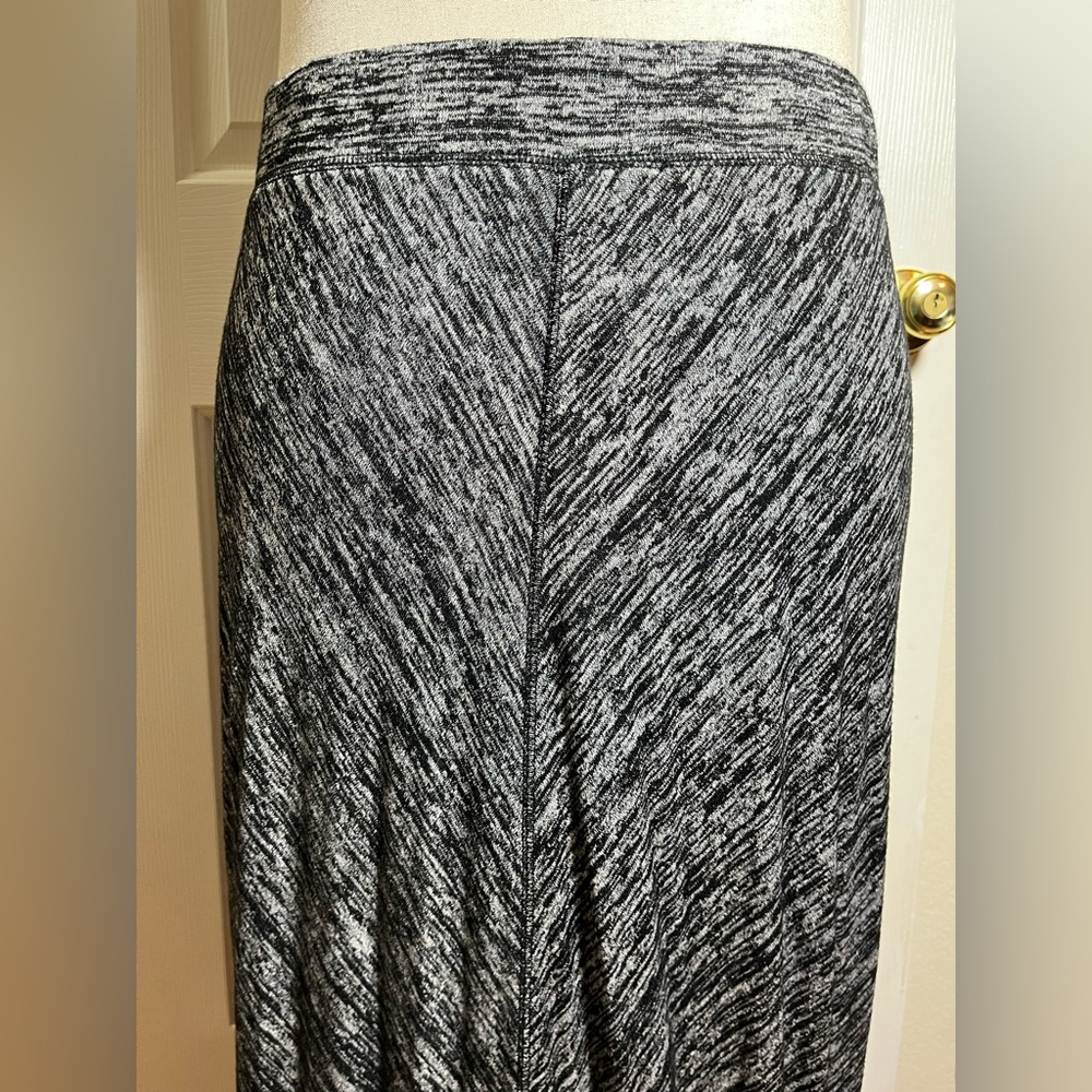 Lane Bryant Women’s Black and Gray Maxi Skirt - Picture 3 of 8